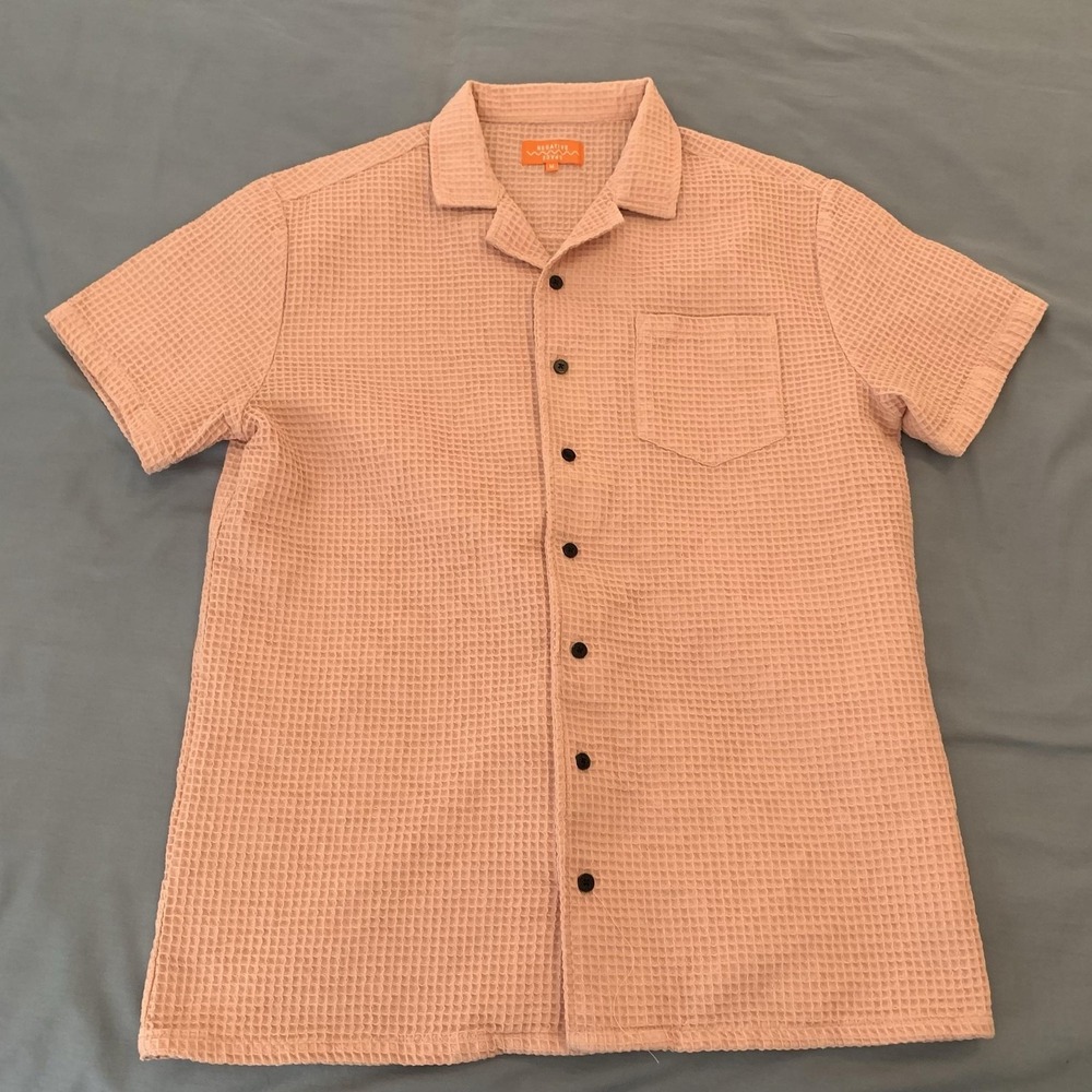 Negative Space Shirt Mens Medium Pink Waffle Knit Short Sleeve Button Front